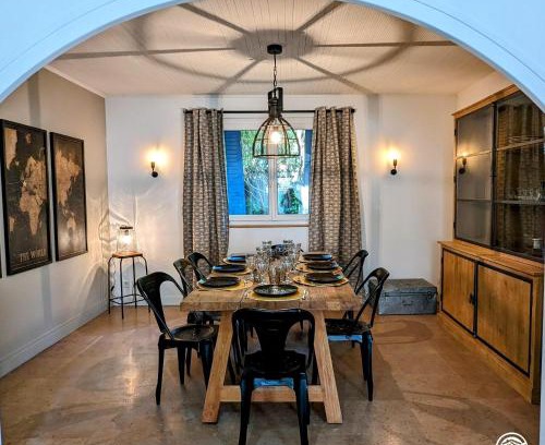Tillenay Casa | La Maison Bleue