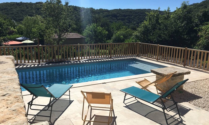 Saint-Pierre-Toirac Cabaña | La Maison de LAZ, Gîte de caractère, with swimming pool.
