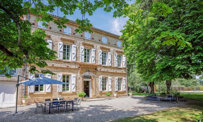 Lisle-sur-Tarn Casa | La Maison de Clément - Gite D'exception au Coeur du Château Clément Termes