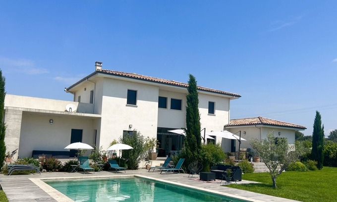 Arles Casa | LA Maison DE Famille