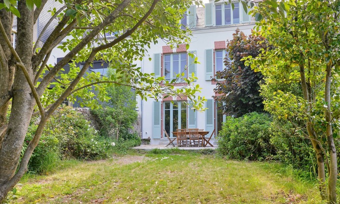 Waldeck-Sully Casa | La Maison de Famille - Superbe maison de maître