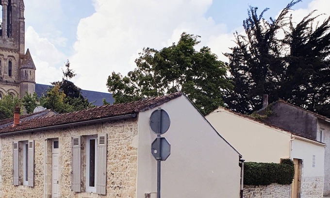 Lesparre-Medoc Casa | La Maison de Jeanne Entièrement Indépendante, en Ville Dans Secteur Calme