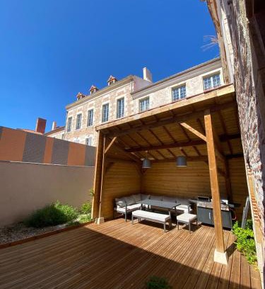 Agen Casa | La Maison des Filles