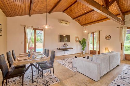 Casteljaloux Casa | La Maison des Pins - climatisée avec piscine