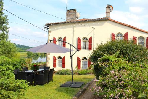 Availles-Limouzine Casa | La Maison du Passeur