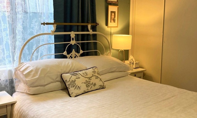 Wangaratta Cama Y Desayuno | La Maison Rose - a French style garden retreat in the heart of Wangaratta