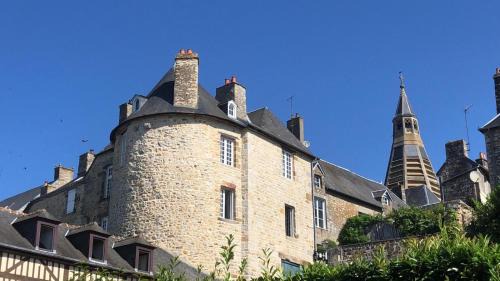 Domfront en Poiraie Cama Y Desayuno | La maison sur les remparts