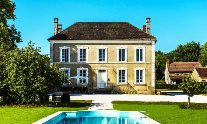 Etais-la-Sauvin Casa | LA MARSEILLAISE 15 PERS PISCINE