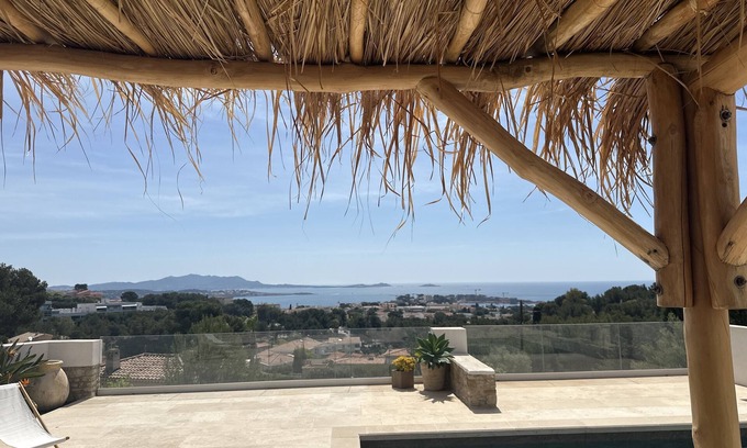 Bandol Casa | La Mer Plein les Yeux ! Une Maison de Charme, un Emplacement Idéal