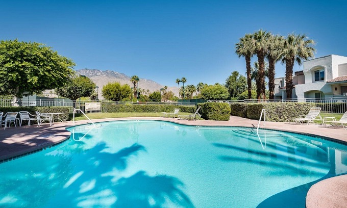 Palm Springs Condominio | La Palme Condominio con estilo con vista fantástica