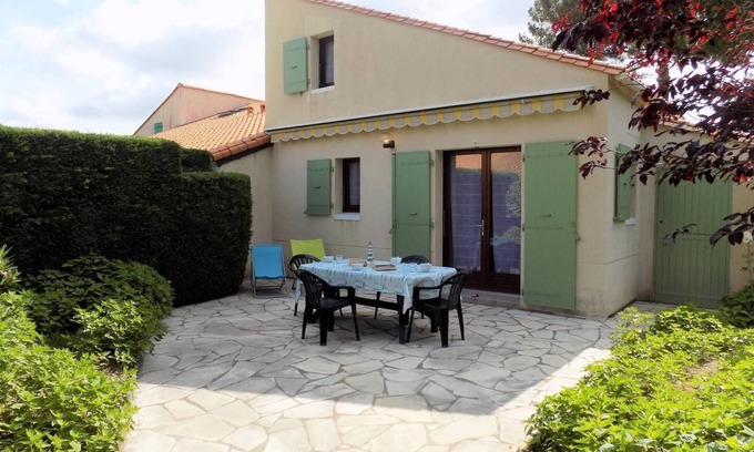 Les Mathes Apartamento | La Palmyre - BRIGHT TERRACED VILLA - garden - SHARED POOL