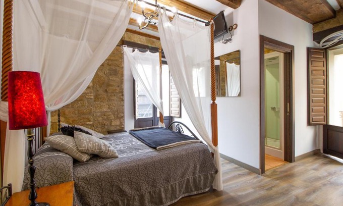 Torres del Rio Casa | La Pata de Oca Hostal Rural y Albergue