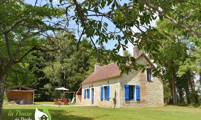 La Perriere Casa | La Pause du Perche: house at the foot of the forest