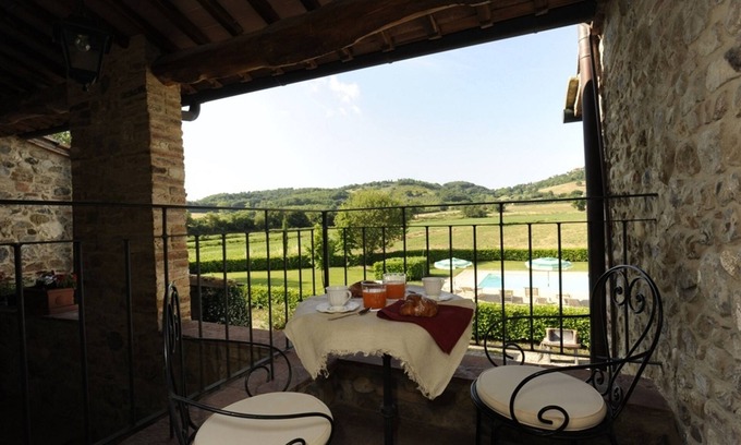 San Macario In Monte Otro | La Peschiera farmhouse apt. Provincial terrace of Siena San Gimignano