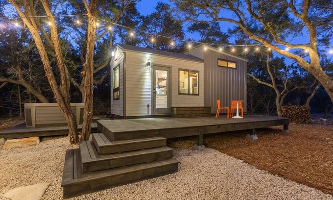 Wimberley Casa | La Petite: una pequeña casa con bañera de hidromasaje ubicada en 3 acres privados