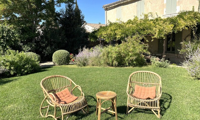 Fontvieille Villa | La Petite Glycine - within walking distance of Fontvieille