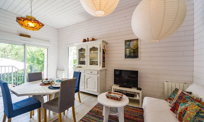 Chissay-en-Touraine Casa | La petite maison blanche by Interhome