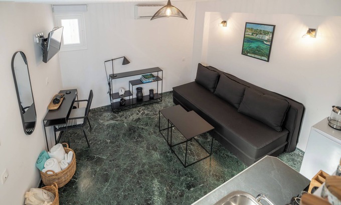 Mykonos Apartamento | La petite Maisonette by Skepi