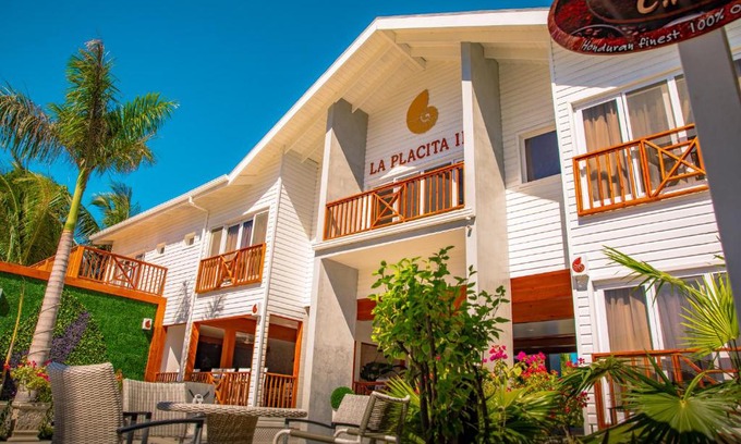 Antoneys Cay Hotel | La Placita Inn