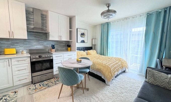 Point Loma Apartamento | La Playa Luxury Studio, Steps to Ocean, Designer Point Loma Haven