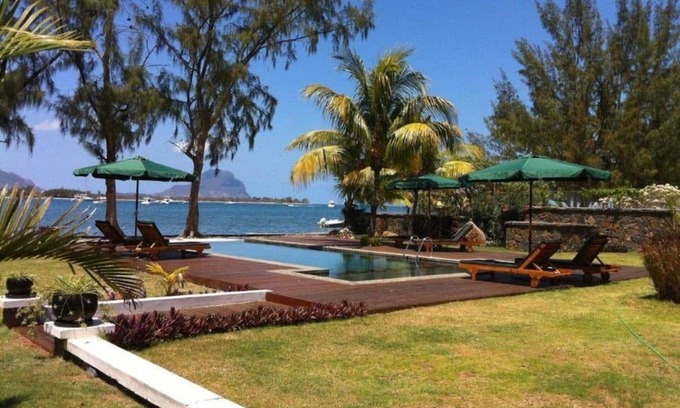 La Preneuse Casa | La Preneuse Beachfront 3BR w/Pool & Sunset