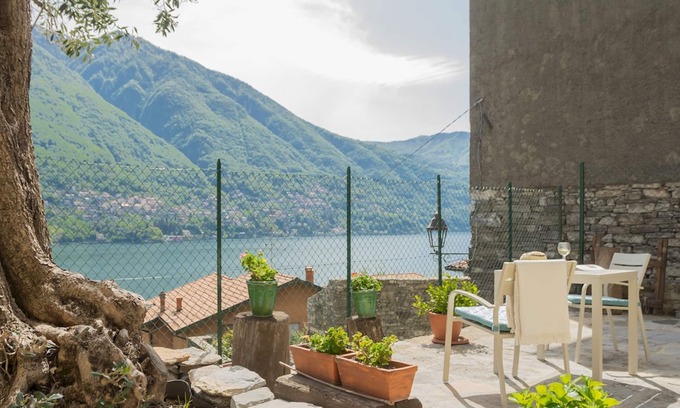 Laglio Apartamento | La Quiete in Laglio With 2 Bedrooms and 1 Bathrooms
