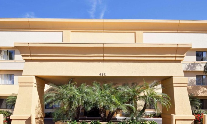 Tampa Hotel | La Quinta by Wyndham Tampa Fairgrounds - Casino