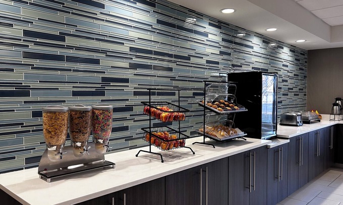 Columbia Hotel | La Quinta Inn by Wyndham Columbia SE / Fort Jackson
