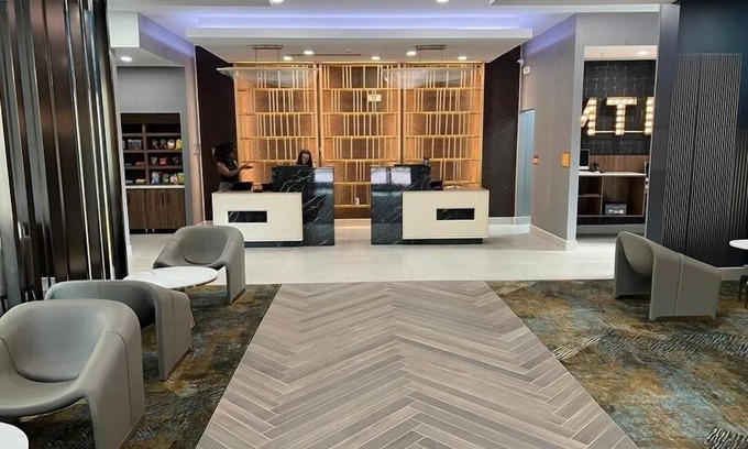Manchester Hotel | La Quinta Inn & Suites by Wyndham Manchester / Arnold AFB