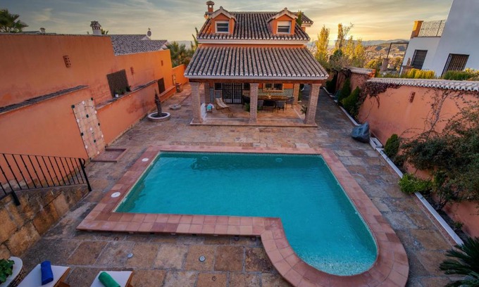 Barrio de la Vega Casa | La Rayuela