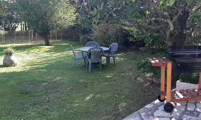 Saint-Xandre Casa | La Rochelle nearby for this quiet house and garden