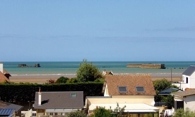 Saint-Come-de-Fresne Apartamento | La Rose des Vents" duplex apartment with sea view and Arromanches pontoons
