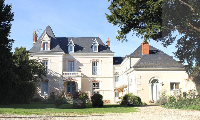 Neuville-de-Poitou Casa | La Roseraie