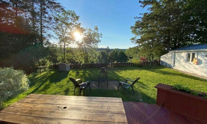 Saint-Raymond Casa | La roue dort - House on the banks of the Saint-Anne River