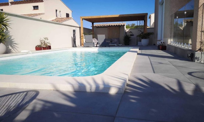 Salin-de-Giraud Apartamento | Casa de la saunier, descubrimiento de la naturaleza, relajación, playa y piscina.
