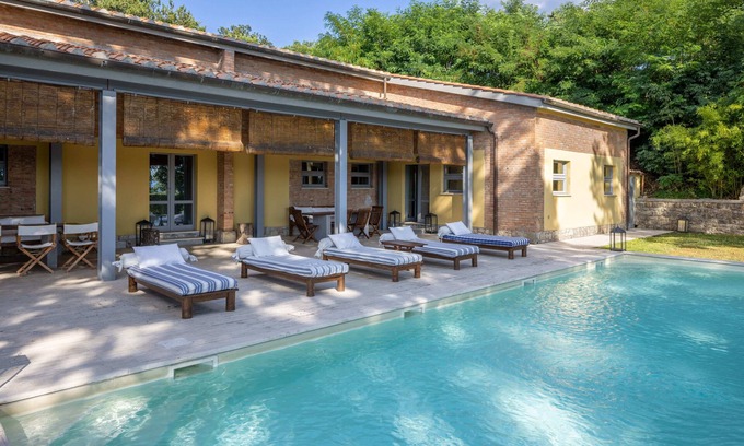 San Casciano dei Bagni Casa | La Scuola, sumptuous villa with swimming pool