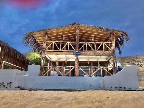 Punta Sal Casa | La Soñadora casa frente al mar con piscina