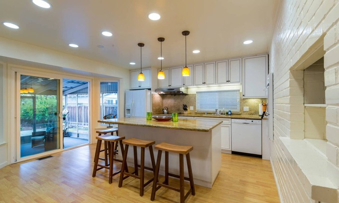 Barron Park Casa | LA: Spacious + Comfortable in Palo Alto