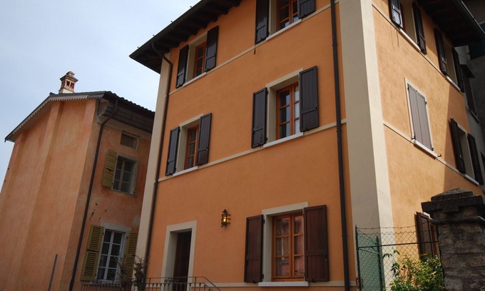 Bogliaco Apartamento | La Spiaggetta-Rebomaholidays, large house in the historic centre