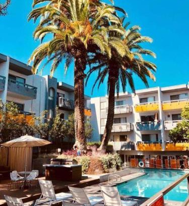 Rampart Village Apartamento | LA Studio with Pool, Balcony and Private parking