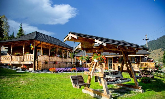 Iacobeni Casa | La Tarani