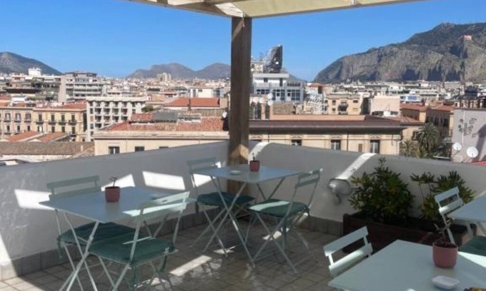 Palermo Casa | La Terrazza su Palermo : Camera Matrimoniale Deluxe con Vasca
