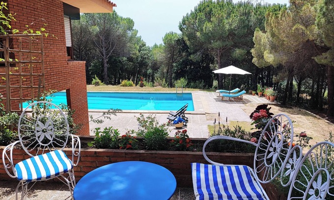 Canoves Villa | La Torre de La Garriga, a 30 minutos de Barcelona. Villa con piscina y barbacoa.