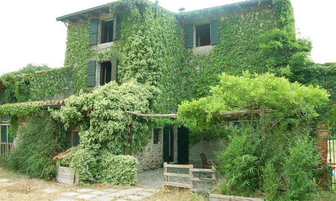 Valeggio sul Mincio Casa | La Torretta: cerca de Peschiera del Garda, rodeado de vegetación, tranquilo