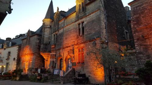 Rochefort-en-Terre Cama Y Desayuno | La Tour du Lion