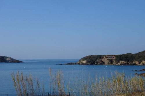 Giens Apartamento | La Tour Fondue Appartement vue mer Grand T2 face a Porquerolles Drap serviette non fournis