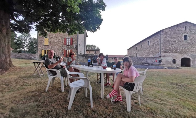 Saint-Genes-la-Tourette Casa | La Tourette, 3 bedroom house with private pool and nearby swimming lake.