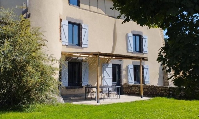 Thiers Casa | La Tour - THIERS - Gîte