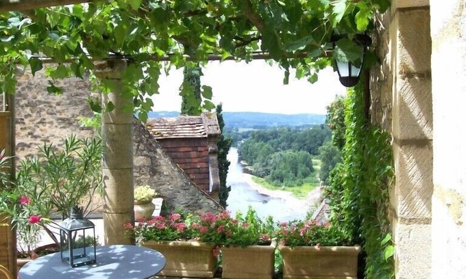 Beynac-et-Cazenac Casa | La Treille, casa con encanto en el corazón de Beynac.