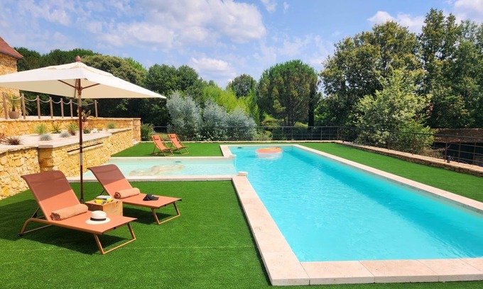 Castelnaud-la-Chapelle Casa | La Trilogie D'or - 5 BD retreat in Dordogne's Golden Triangle with heated pool